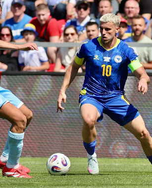 Fenerbahče, Juventus i Leeds žele da dovedu Ermedina Demirovića?