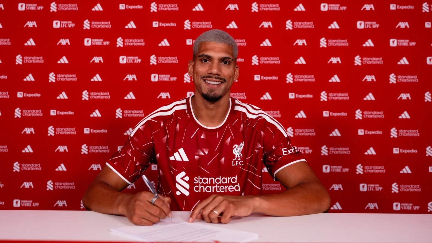 Liverpool zvanično doveo Arauja na posudbu — štoper Barcelone stiže na Anfield