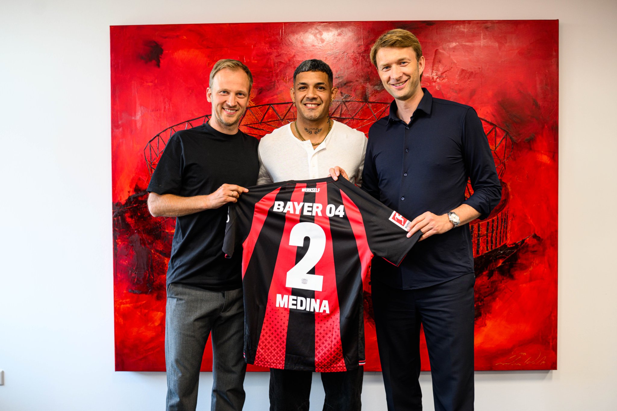 Facundo Medina zvanično potpisao za Leverkusen