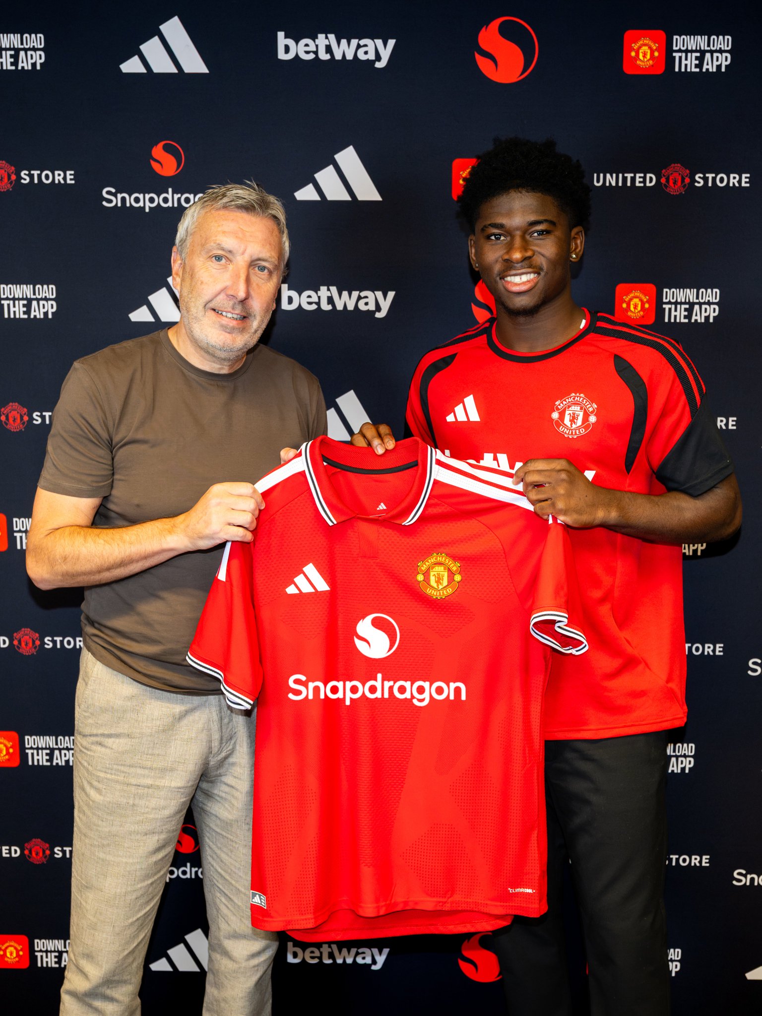 Manchester United doveo Balebu: Treći vezni na Teatru snova, saga duga godinu dana okončana